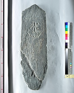 板碑（祇園城跡小山市民病院地点出土品）報告書No.64