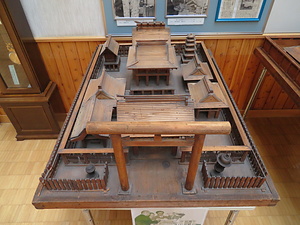 ヘレン・ケラーが函館盲唖院で触れた社寺模型