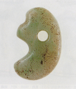 日ノ浜遺跡出土硬玉製玉（縄文晩期）