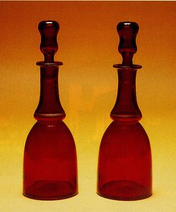 ペリー提督寄贈の洋酒びん2本（小島家旧蔵・旧花光コレクション）