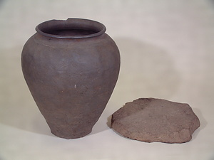 珠洲焼経容器及び蓋石 