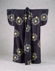 紺地葵紋付<BR/>菊唐草丸文辻ヶ花染小袖