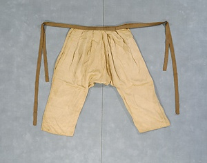 徳川家康御譲品　白地綸子カルサン