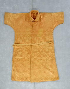 徳川家康御譲品　紅地花鳥文緋緞子地具足下着