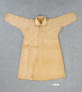 徳川家康御譲品　白地平絹具足下着（白羽二重）