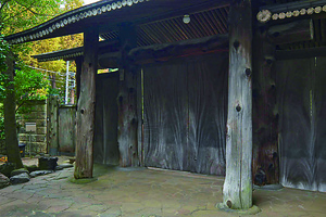 銅御殿 表門 袖柱