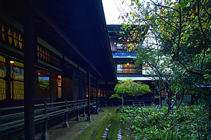 銅御殿 主屋（東側）