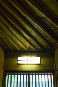 銅御殿 内便所（男用）天井