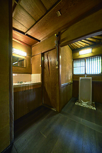 銅御殿 内便所手洗