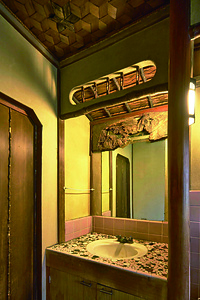 銅御殿 台所奥便所（男用） 手洗