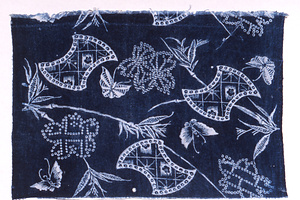 型染布　分銅に蝶と桜文