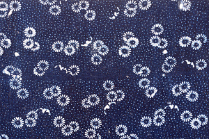 型染布　菊に蝙蝠文