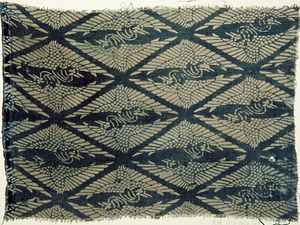 型染布　向かい鶴菱文