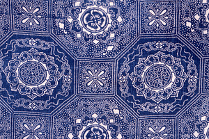 型染布　蜀江菊唐草文