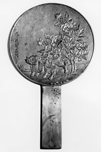 柄鏡　牡丹に獅子文