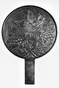 柄鏡　上羽蝶に牡丹文