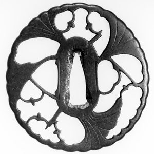 透鐔　銀杏に雁金文