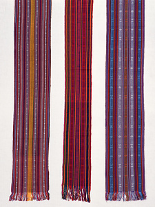 経縞文紋織帯（中央）