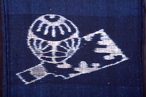 絣布　羽子板と手毬文