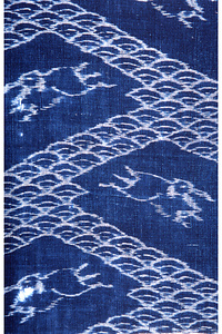 絣布　青海波に兎文