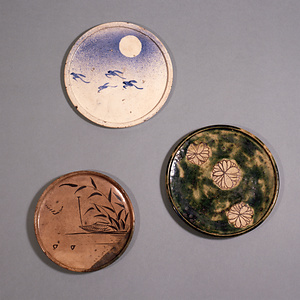 行灯皿　月に雁文（上段）