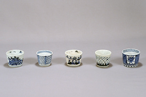 染付霞松山図蕎麦猪口（一番左）