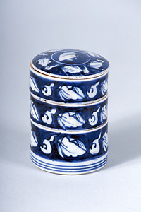 白粉三段重　隠蓑文