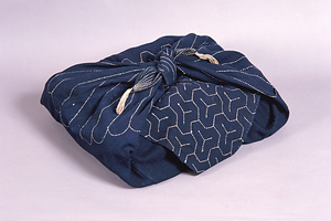 風呂敷　毘沙門亀甲文・紗綾形文・菊文