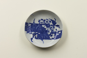 印判染付小皿　流水に桜文