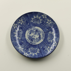 印判染付中皿　菊に花散らし文