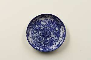 印判染付小皿　菊と桜に鳥文