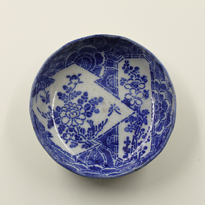 印判染付小鉢　牡丹に蝶と梅文