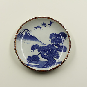 印判染付中皿　松に鶴と富士文