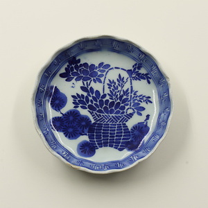 印判染付小皿　花籠文