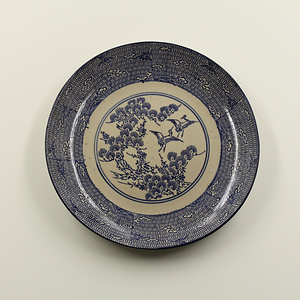 印判染付大皿　松に鶴と雲散らし文