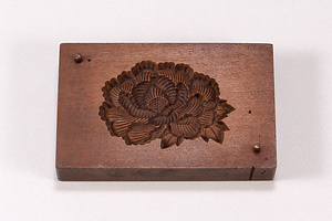 菓子木型　牡丹文