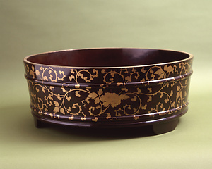 牡丹唐草文蒔絵盥