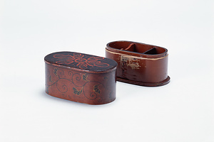 花に唐草文塗面桶