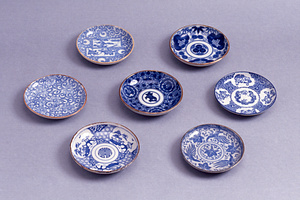 印判染付小皿７種　唐草文