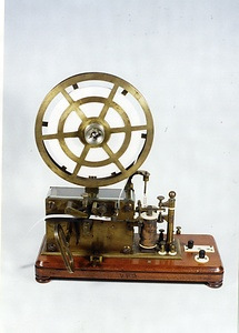 電信機（ディニエ印字電信機）