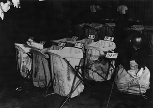 郵袋封緘(東京中央郵便局)