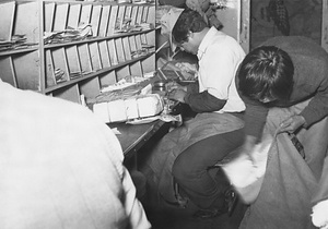 鉄道郵便車内作業（差立区分）