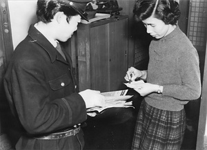 特殊(書留)郵便の配達(麻布局)