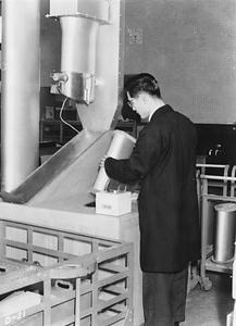 名古屋中央郵便局　窓口気送管装置　2-1