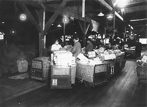 局内搬送作業(東京中央郵便局)　3-1