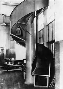 搬送用シュート(日本橋郵便局)