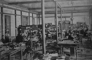 特殊郵便物取扱室(東京中央郵便局)