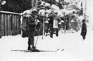 スキーをはいて集配(長岡局)