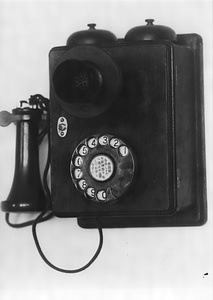 2号自動式壁掛電話機