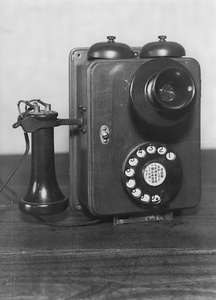 2号自動式壁掛電話機